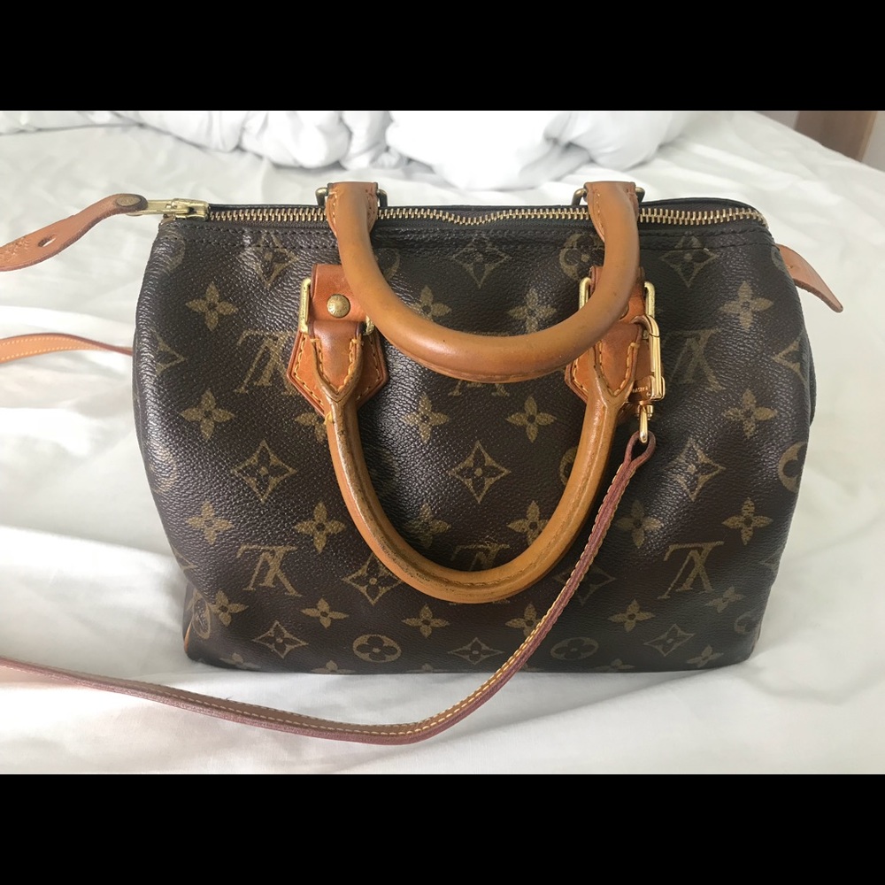 Authentic LV speedy 25 Long strap included